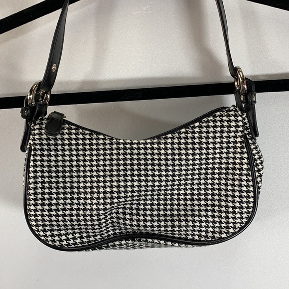 Small Shoulder Tweed Style Black White Silver Hardware Zipper Pocketbook Handbag - Picture 5 of 8